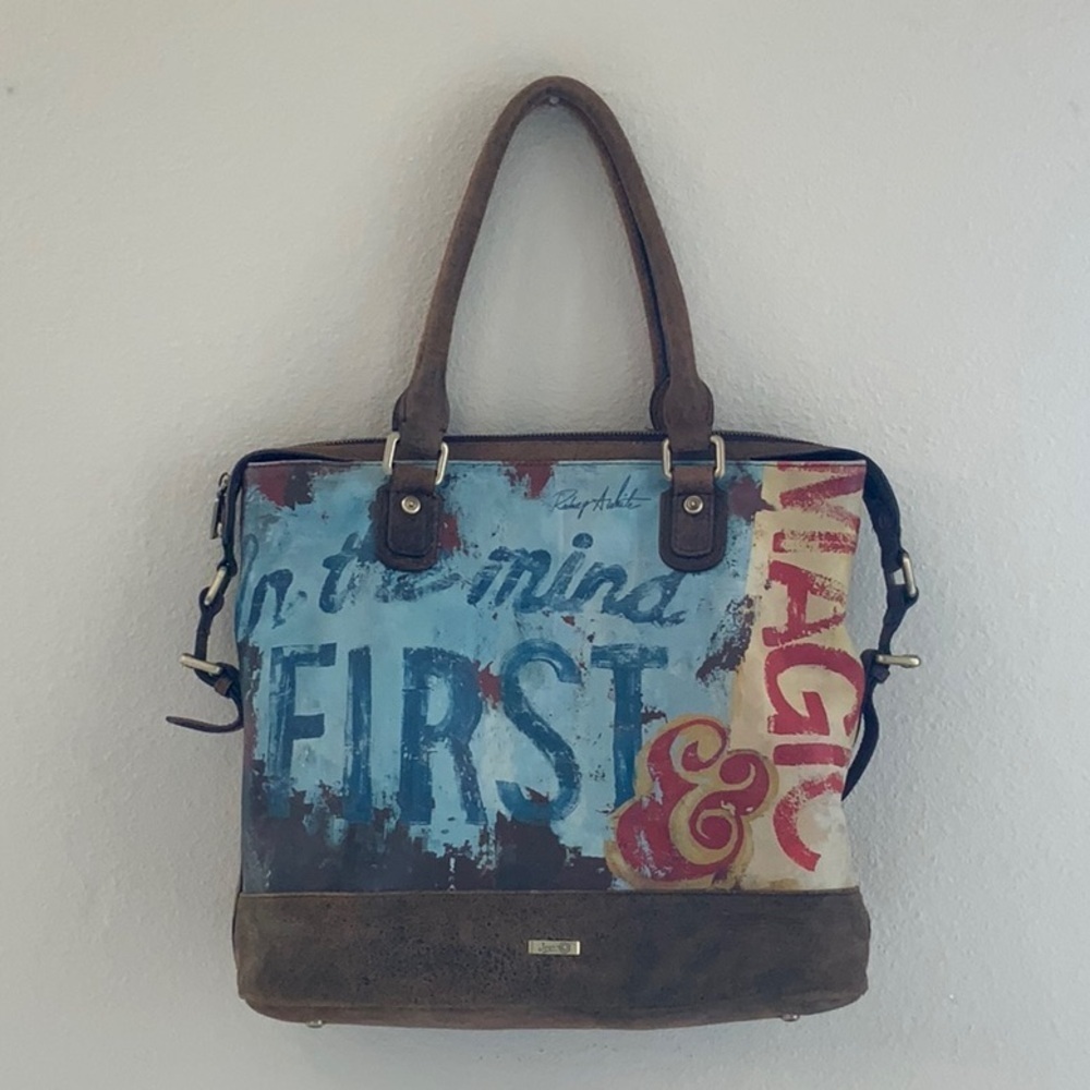 Beautiful ICON brand handbag!